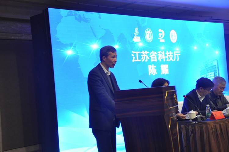http://ltzx.ujs.edu.cn/__local/A/17/29/FA44CB27D8E94C08EFA8FE0EF6D_3011F41F_26C8D.jpg